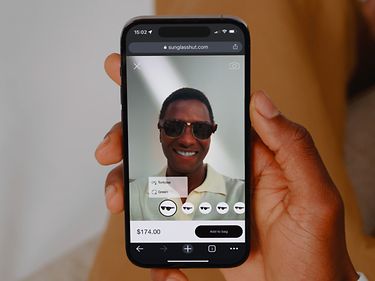 Experimente nosso espelho virtual-Carregue uma foto para encontrar os óculos perfeitos.