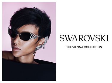 Gafas Swarovski-Estas sofisticadas gafas de sol están inspiradas en la familia de joyas Swan Vienna.