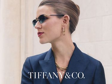 TIFFANY & CO.-Sofisticação moderna em uma cor exclusiva da Sunglass Hut.