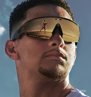 Oakley Meta-Athletic intelligence is here. Patrick Mahomes in Oakley Meta Vanguard.