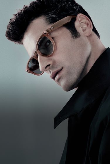 Ray-Ban Meta-New colors. Iconic style. Best paired with Transitions® lenses.