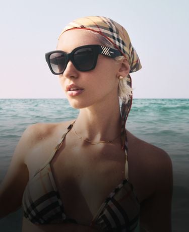 Burberry-Zeitlose Silhouetten mit charakteristischen Details.