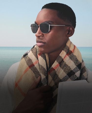 Burberry-Sleek silhouettes enriched with subtle house codes.