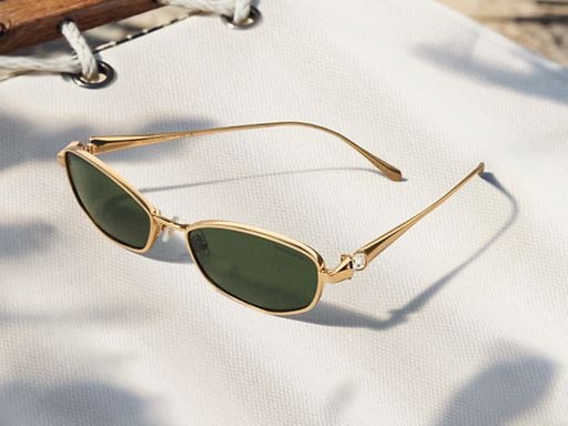 Hot right now-For the moments that don’t go unnoticed.