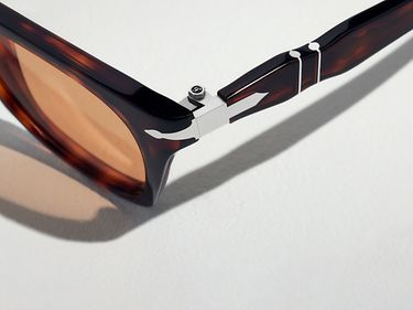 Persol Primavera Verão 2025-A sofisticação da Riviera encontra a inovação em design.