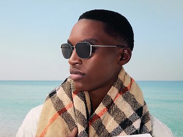 Burberry Frühjahr/Sommer 2026-Elegante Silhouetten, veredelt mit dezenten Codes des Modehauses.