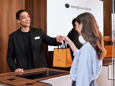 Easy exchange in store-Convenient and free exchange of online orders available now in store.