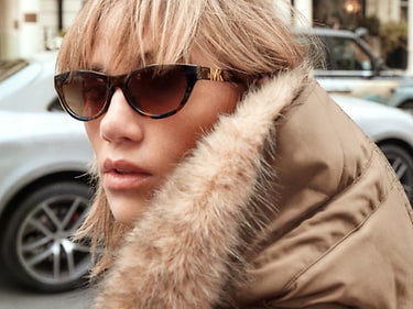 Michael Kors otoño/invierno 2026-Nuevas y elegantes gafas de Michael Kors, como las lleva Suki Waterhouse.