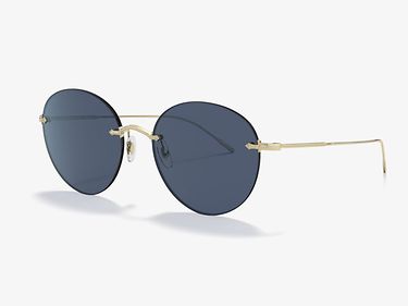 Blue hue -Looking for a colorful frame for your urban adventures? Round, vivid blue Oliver Peoples shades are always a good idea.